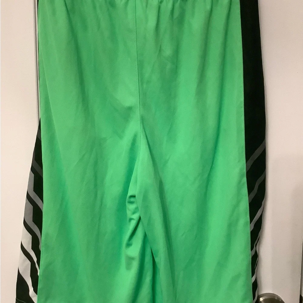 NWT Boy’s Under Armour Heat Gear Shorts